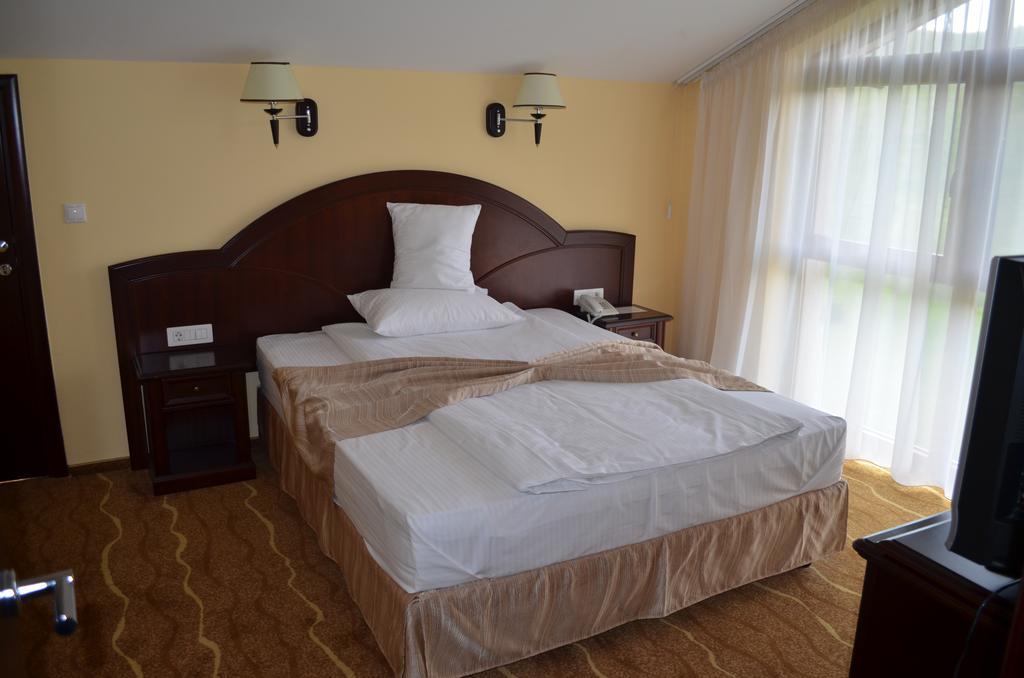 Hotel Astoria Алба-Юлия Номер фото