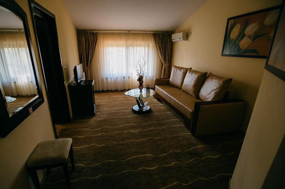 Hotel Astoria Алба-Юлия Экстерьер фото